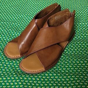 Born IWA Sandals - Sooo comfy!